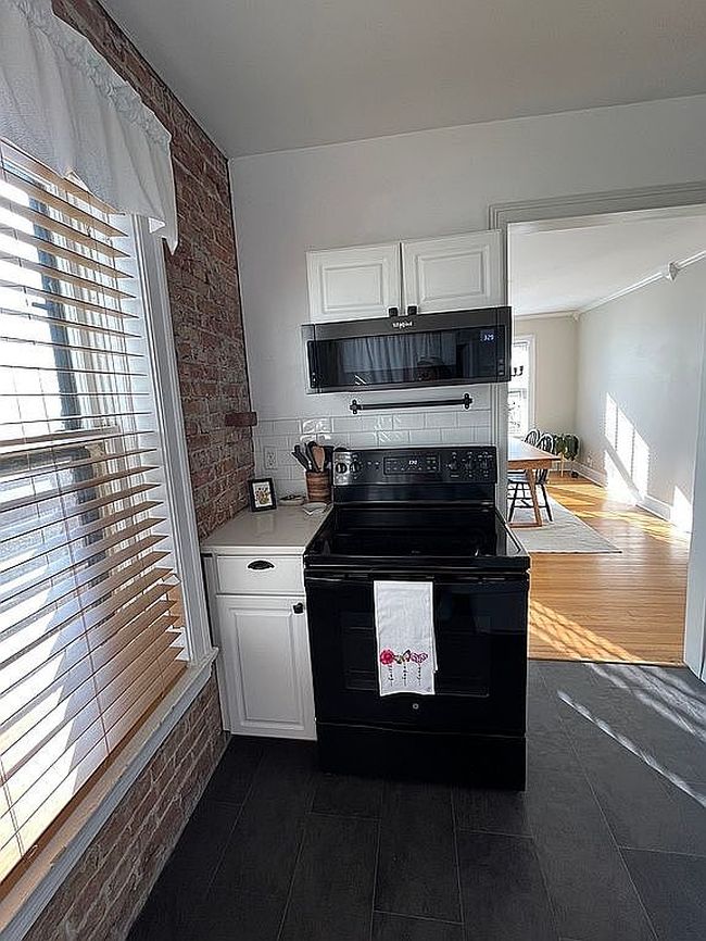 Photo of 2405 N Harrison St #D1, Davenport, IA