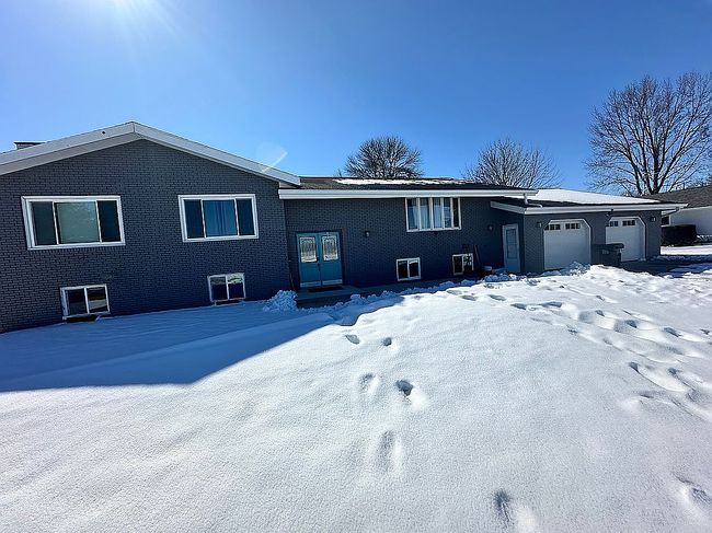 Photo of 912 9th St Ne, Belmond, IA