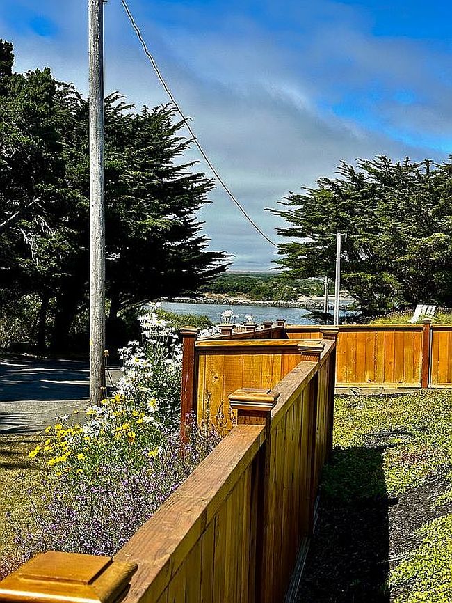 Photo of 490 4th St Sw, Bandon, OR