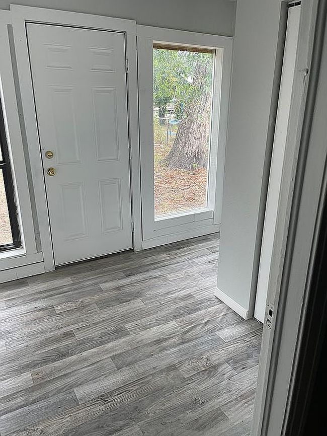Image of 245 12th St Se