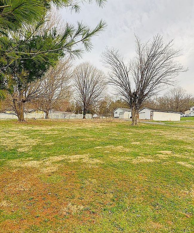Photo of 1155 E Smith Cir, Paoli, IN
