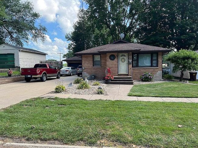 Photo of 203 W 7th St