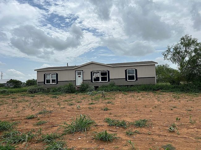 Photo of 636 County Road 1615, Moore, TX