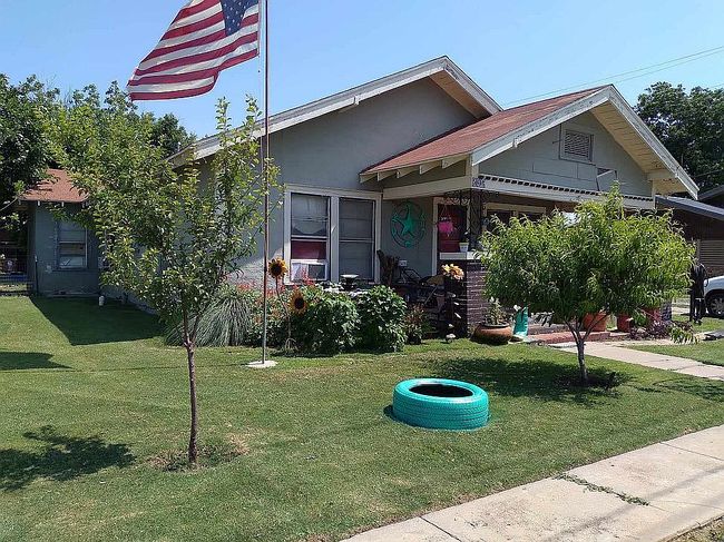Preview of property located at 906 2nd St