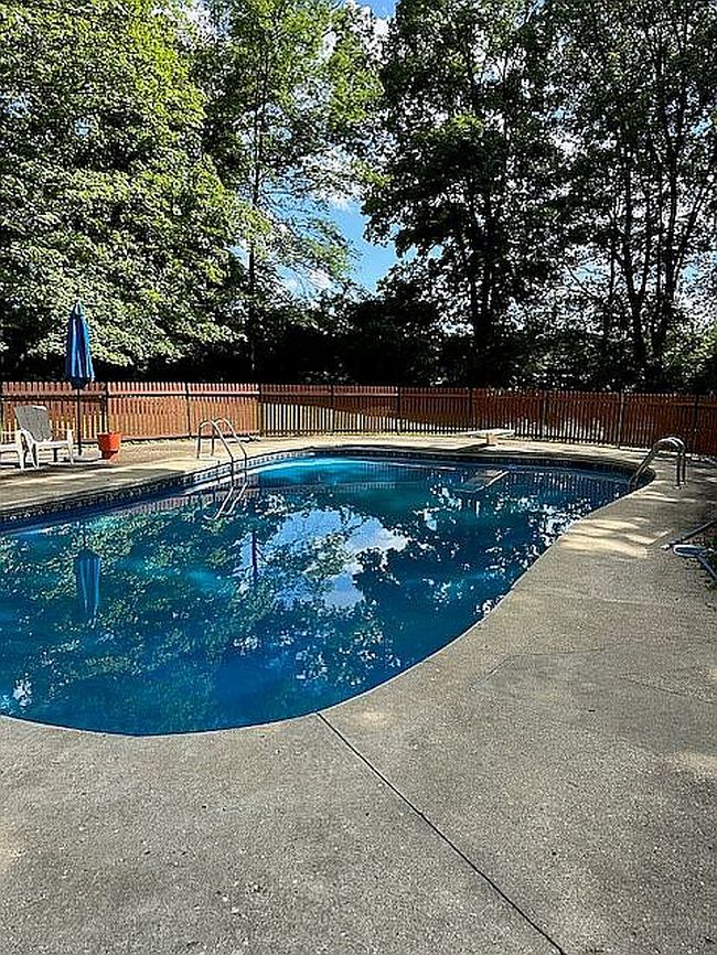 Image of 240 Hamilton Dr