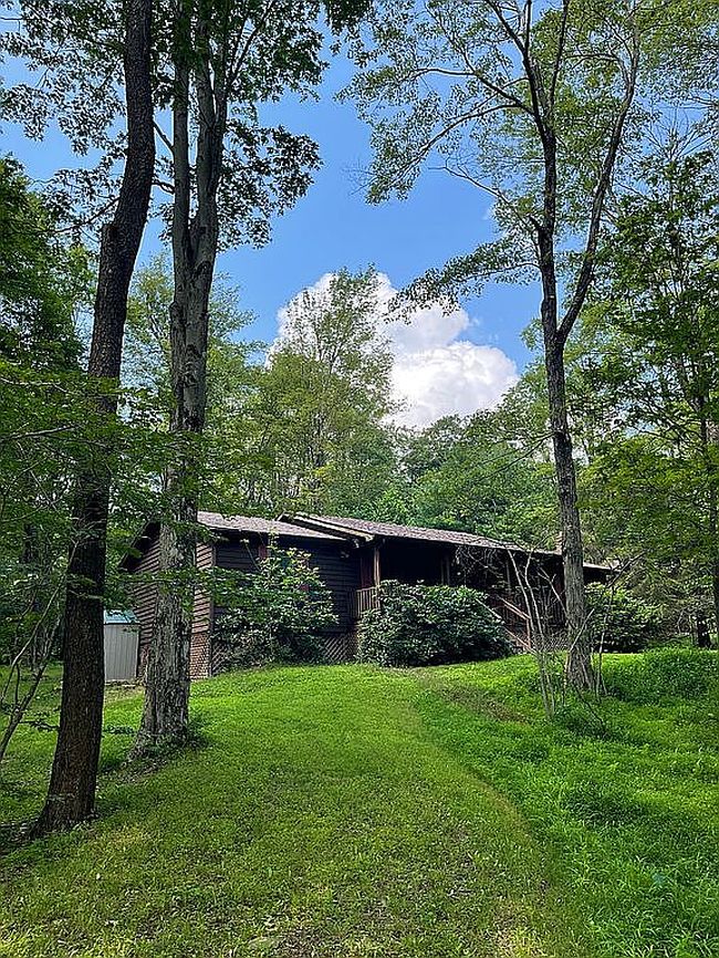 Photo of 294 Matterhorn Rd, Boswell, PA