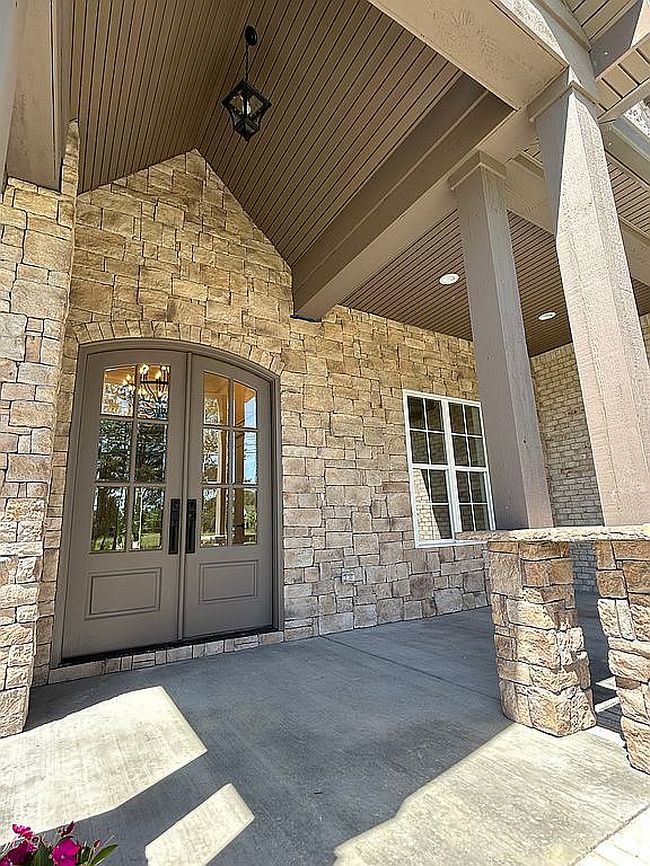 Photo of 2100 Country Club Dr, Tullahoma, TN