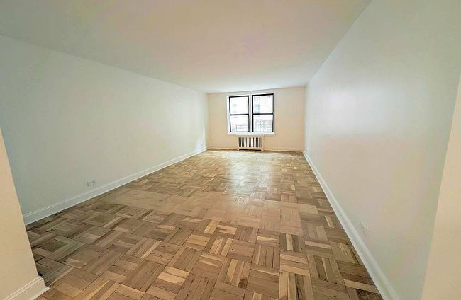 Additional photo 3 of property located at 2420 Morris Ave Apt 1A