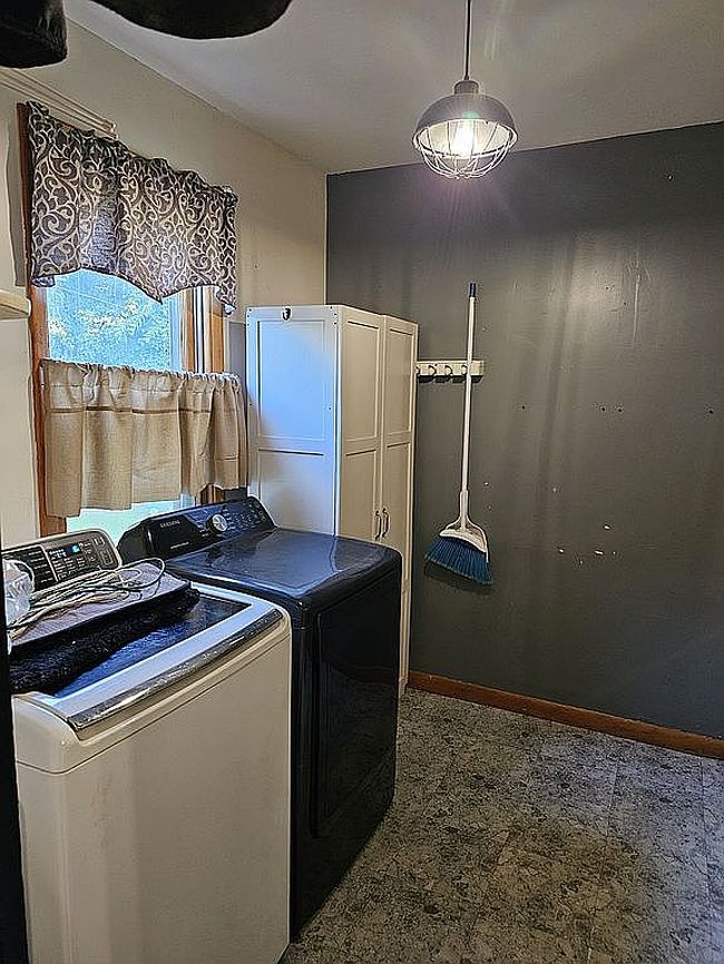 Image of 305 W Hibbard Ave