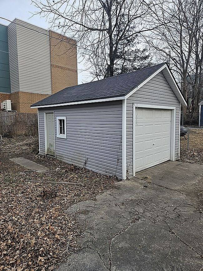 Additional photo 4 of property located at 1423 33rd St