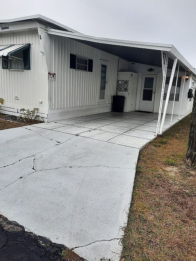 Photo of 4 Palm Pl, Tavares, FL
