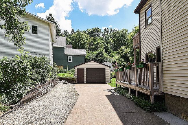 Photo of 230 Kaufmann Ave, Dubuque, IA