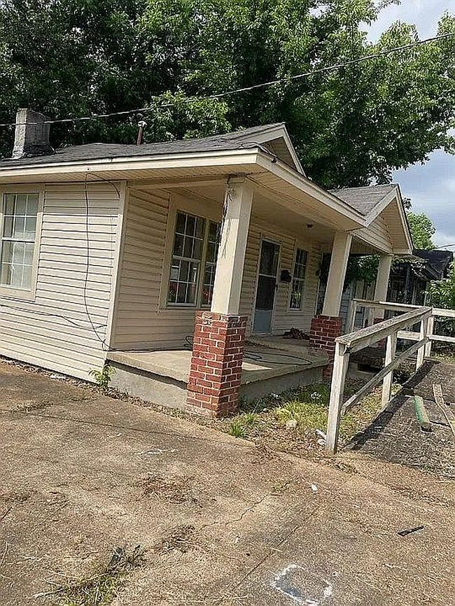 Image of 2139 Lyon Ave
