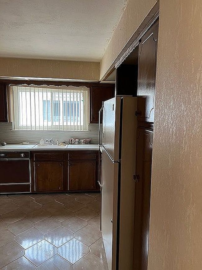 Additional photo of property located at 16124 87th St