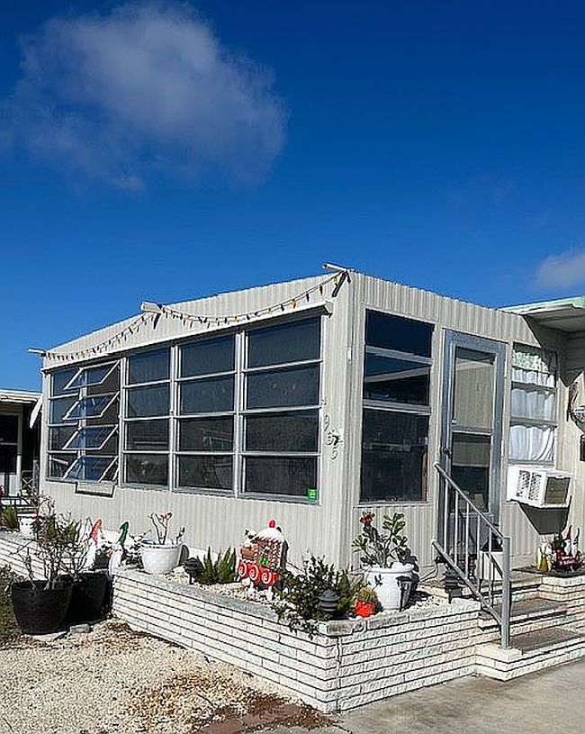 Image of 935 W Bonaire Ave
