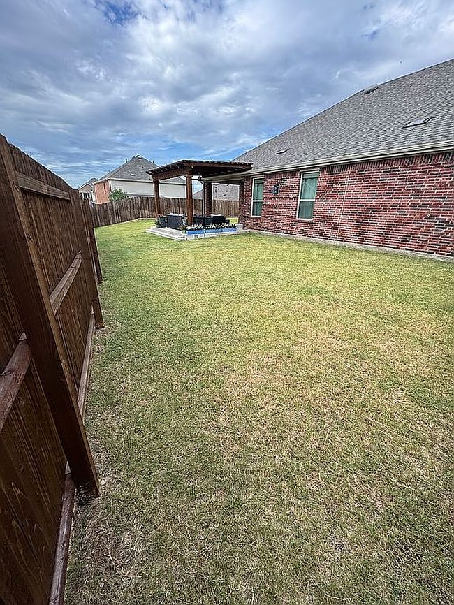 Photo of 11203 Hawks Landing Dr, Aubrey, TX