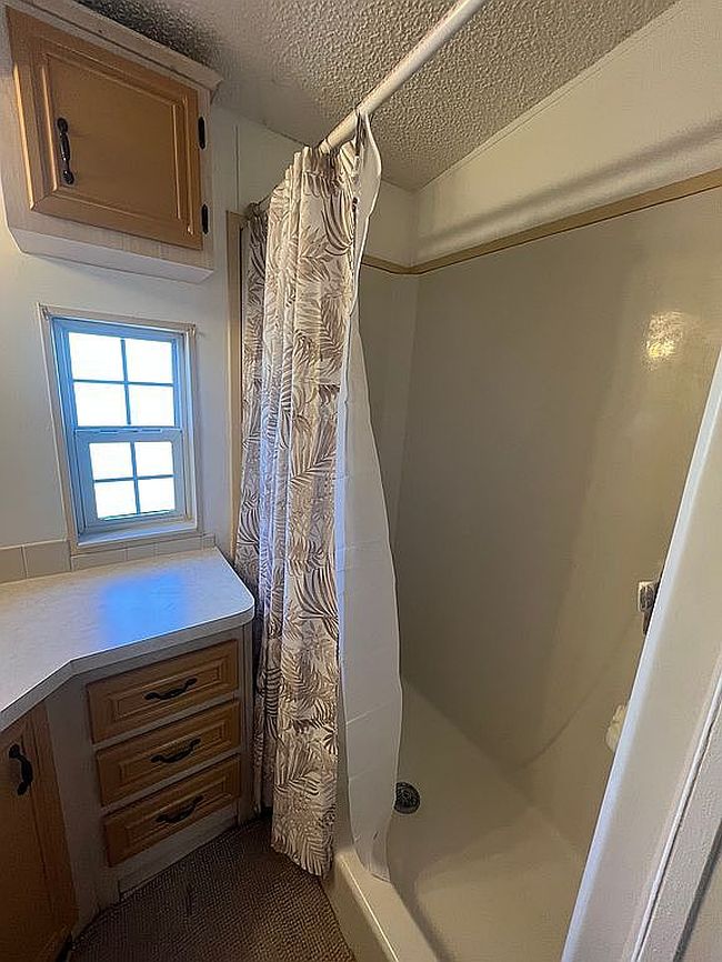 Photo of 228 Lakeside Garden Cir, Lake Wales, FL
