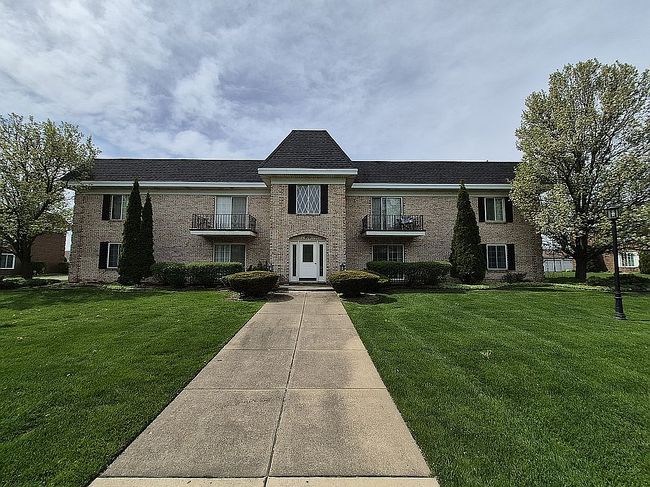 Photo of 910 Camelia Dr #11, Munster, IN