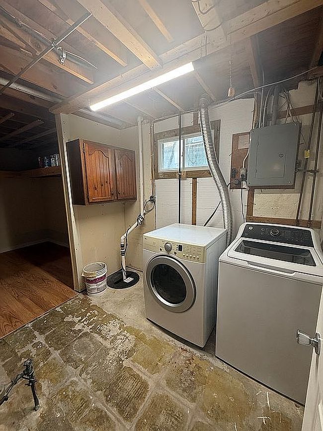 Photo of 2605 Valley Dr, Davenport, IA