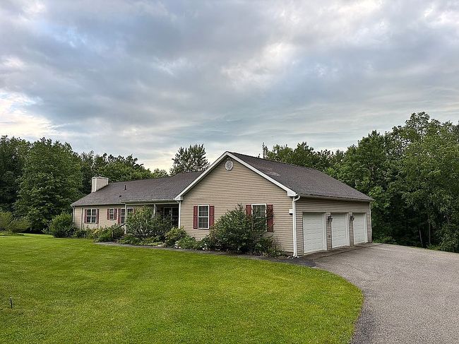 Photo of 882 East Rd, Bennington, VT