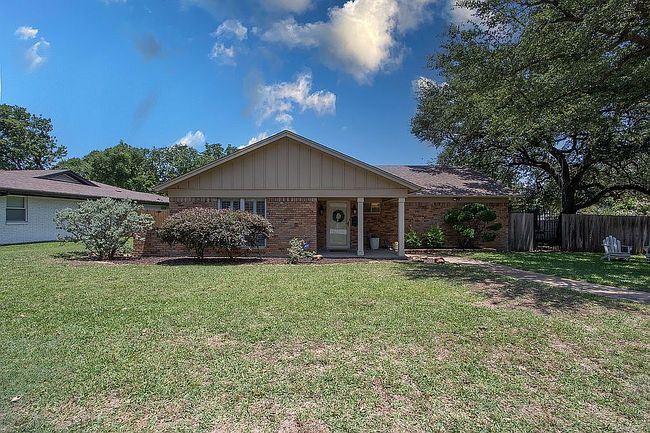 Photo of 4200 Bilglade Rd, Fort Worth, TX