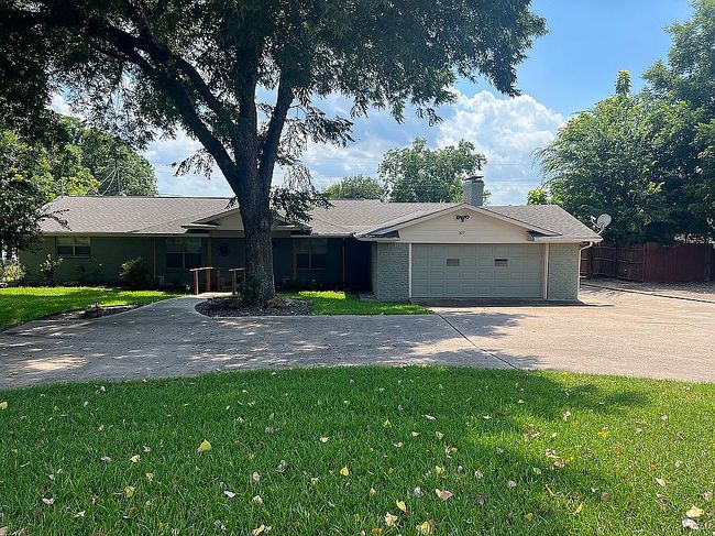 Photo of 317 Lakeshore Dr