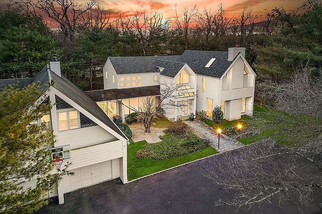 Image of 132 Old Westbury Rd