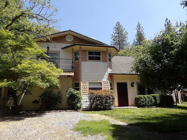 Photo of 81 Squires Ln, Weaverville, CA