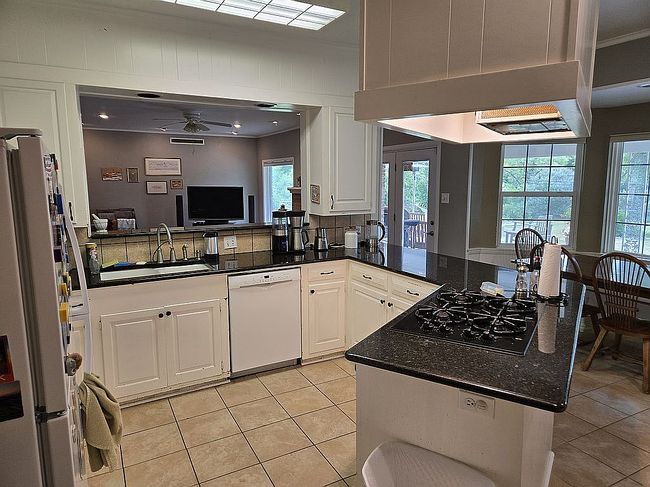 Image of 2102 Shoreline Dr