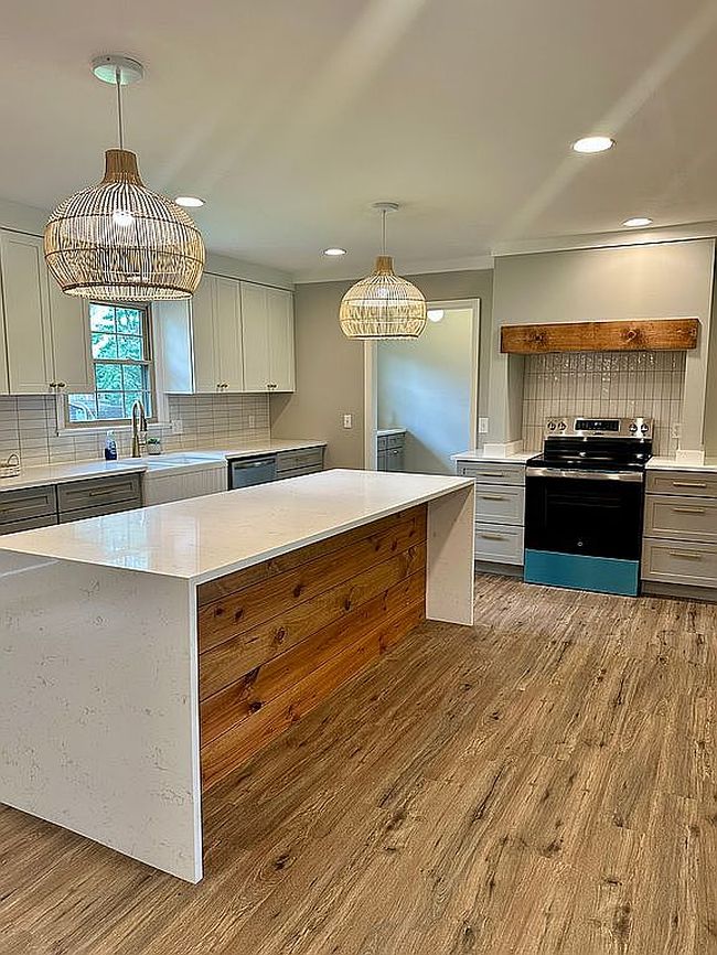 Additional photo 3 of property located at 409 Inman St