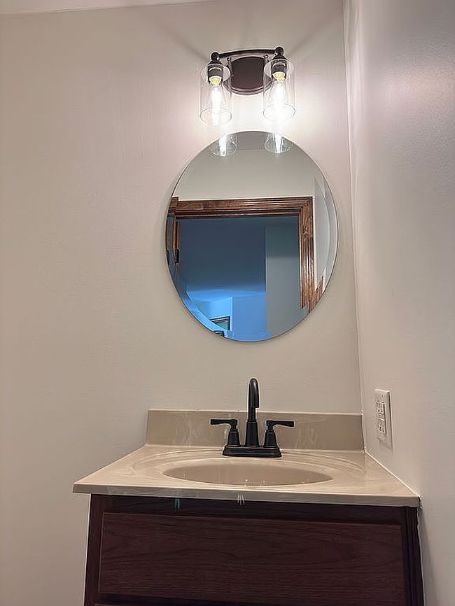 Photo of 12503 Thornberry Rd, New London, MO