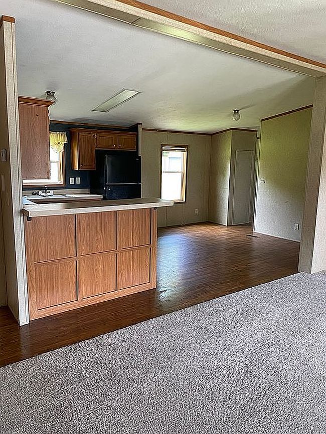 Photo of 405 Mckeage Ave, Hoyt, KS