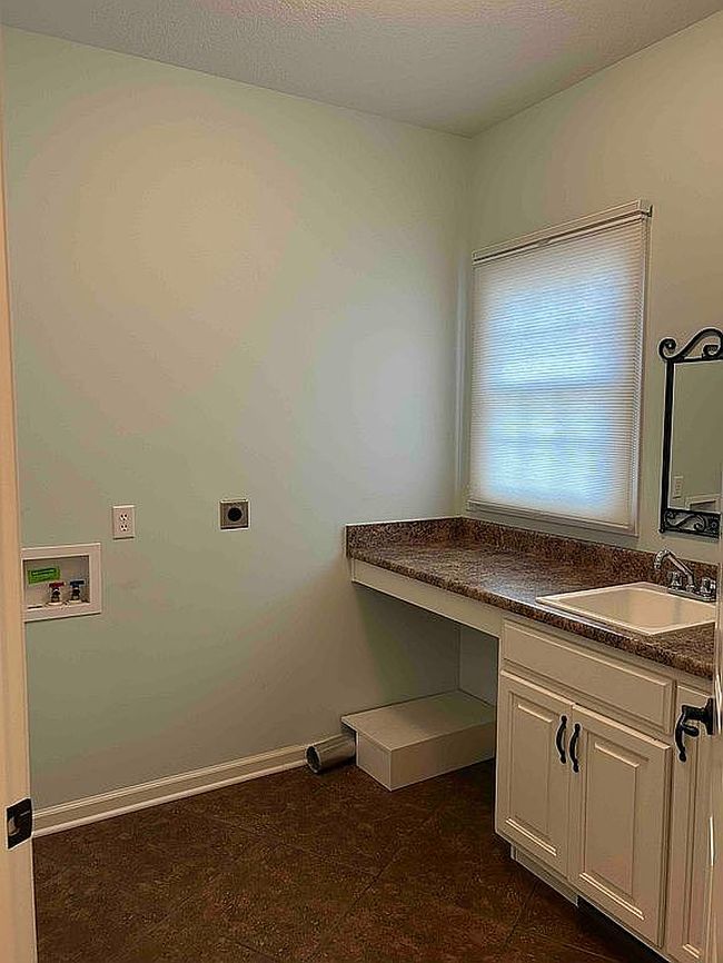 Photo of 18617 Notestine Rd, Woodburn, IN