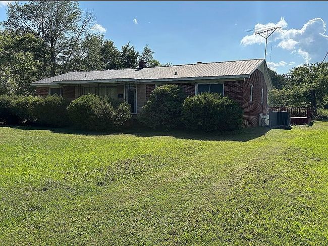 Photo of 206 Chandler Dr, Hohenwald, TN