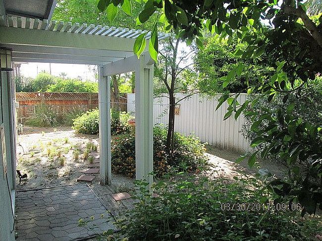 Image of 1255 E Buena Vista Dr