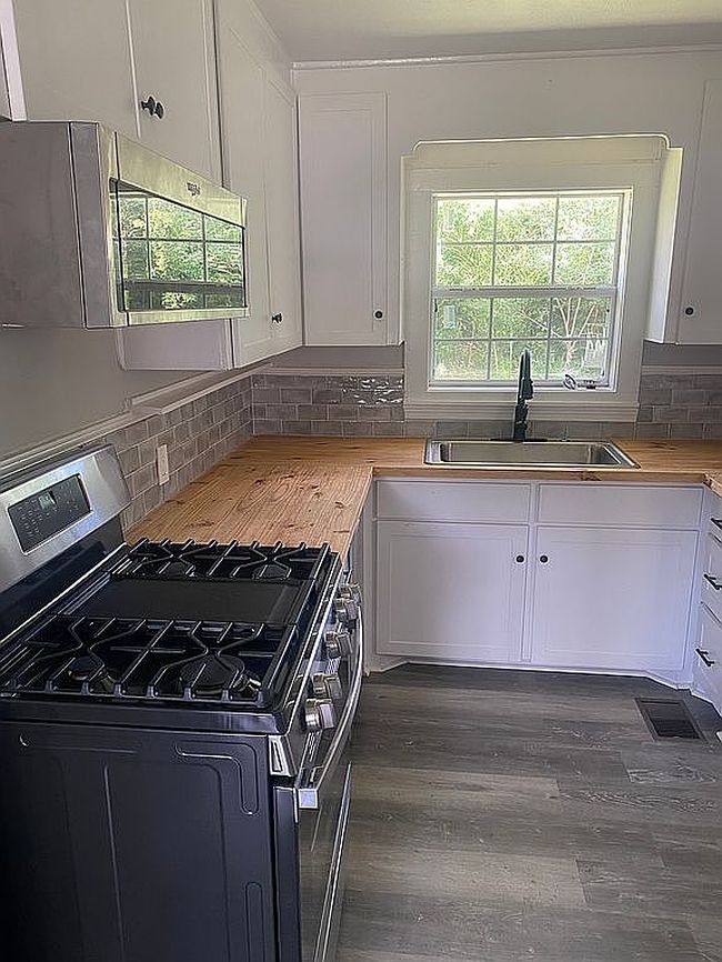 Image of 106 Pine Park Dr