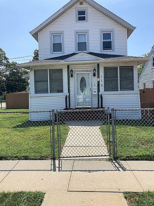 Photo of 110 E Roosevelt Ave