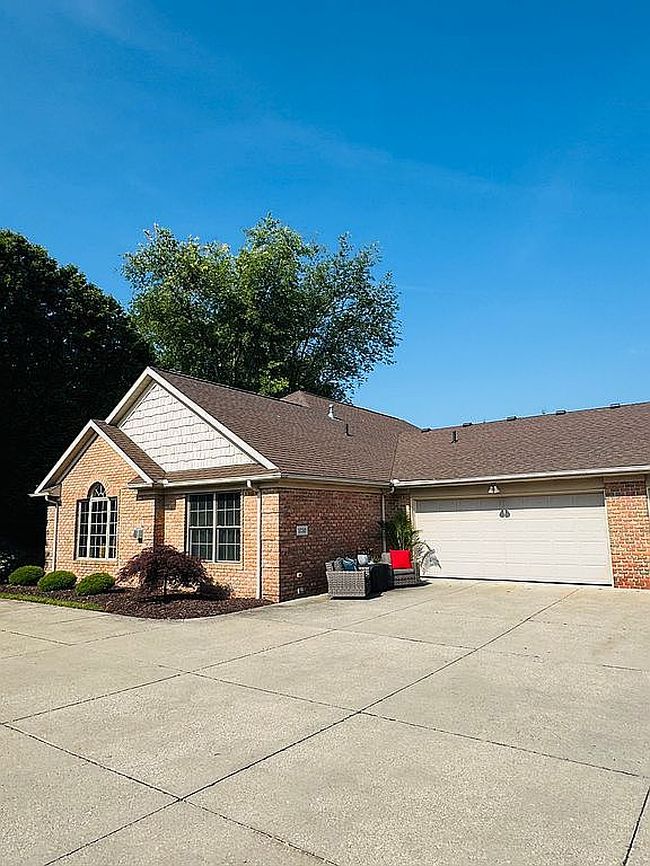 Photo of 1240 Saint Abigail St Sw, Hartville, OH