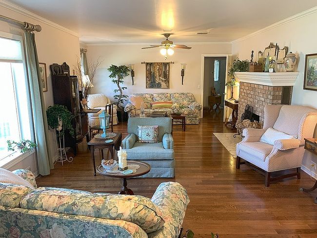 Photo of 201 Jo Lynn Dr, Junction, TX