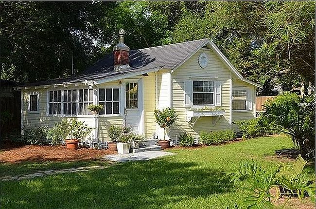Photo of 1021 E 3rd Ave, Mount Dora, FL