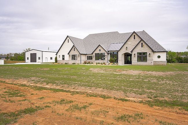 Photo of 2211 N Fairlake Dr, Stillwater, OK