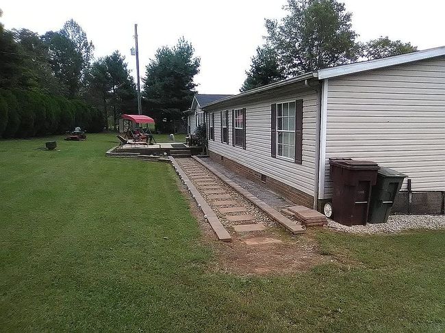 Photo of 140 Shade Tree Ln, Stuart, VA