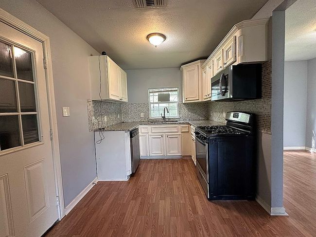 Photo of 1826 Wayside Dr, Texas City, TX