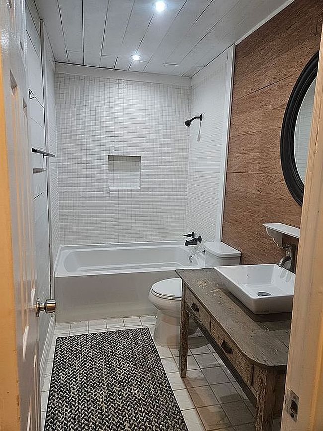 Image of 556 Middle St