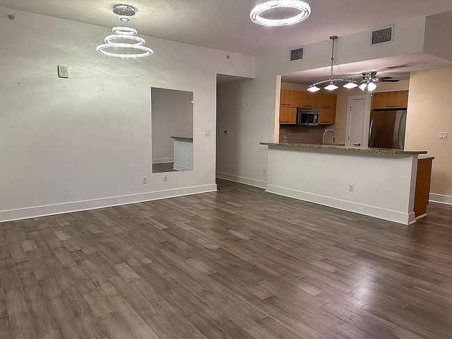 Photo of 603 Davis St Apt 804, Austin, TX