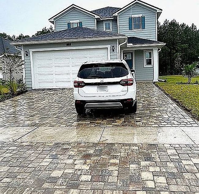 Preview of property located at 723 Oaklawn Ct