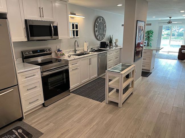 Photo of 101 N Riverside Dr Apt 114