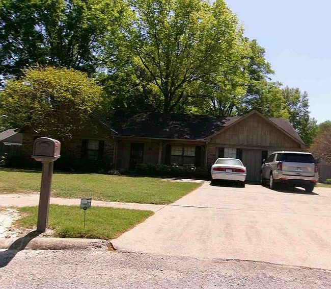 Image of 1012 Camelot Cv