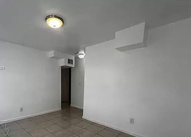 Additional photo 2 of property located at 635 Nw 22nd Rd