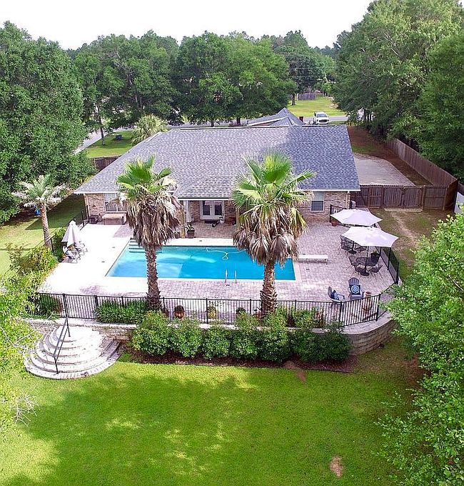 Photo of 3045 Wallace Lake Rd, Pace, FL